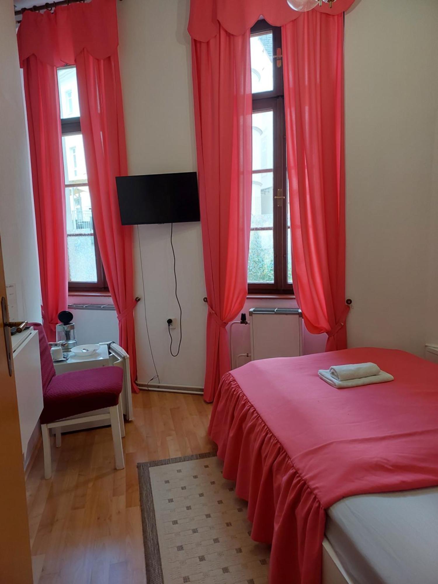 Hotel Asila Karlovy Vary Esterno foto